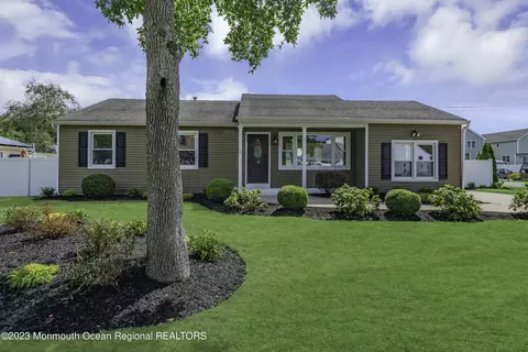 571 Martin Rd, Toms River, NJ 08753