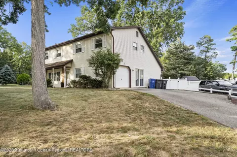 312 Hilltop Rd, Toms River, NJ 08753
