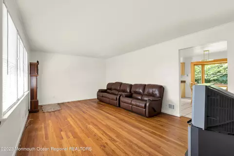 70 Middlesex Rd, Matawan, NJ 07747 photo 8