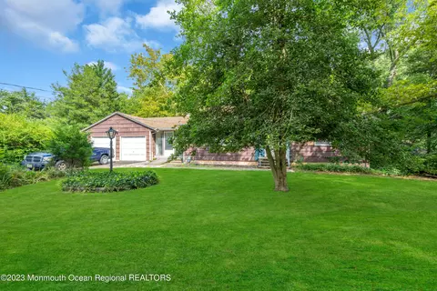 70 Middlesex Rd, Matawan, NJ 07747 photo 4