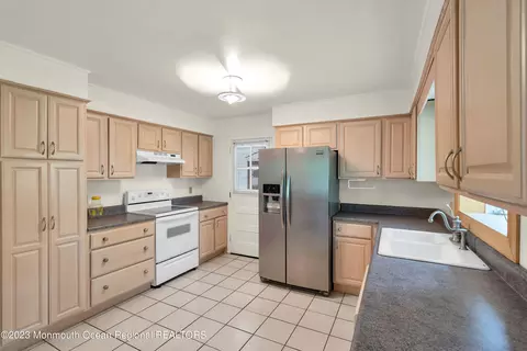 70 Middlesex Rd, Matawan, NJ 07747 photo 16
