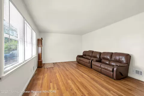 70 Middlesex Rd, Matawan, NJ 07747 photo 9