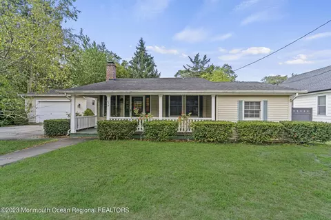 624 Beacon Ave, Beachwood, NJ 08722