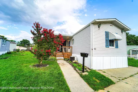 62 Bayshore Mobile Mnr, Hazlet, NJ 07730