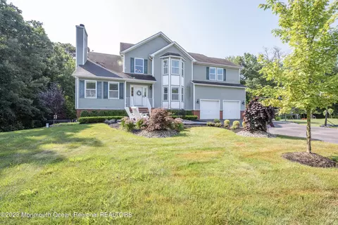 9 Maxim Ct, Jackson, NJ 08527