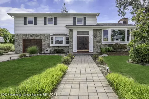 33 Hollybrook Dr, Toms River, NJ 08753
