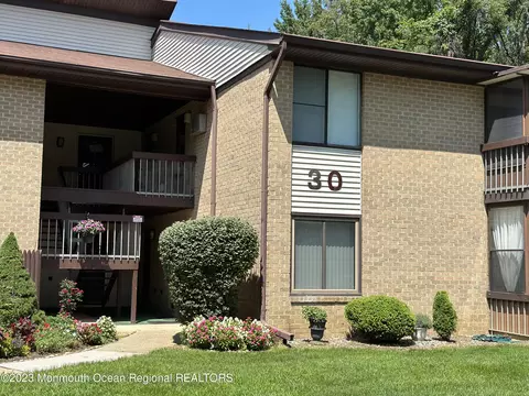 30 Meadow Green Cir # K, Manalapan, NJ 07726