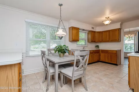 226 Cloverdale Dr, Lakewood, NJ 08701