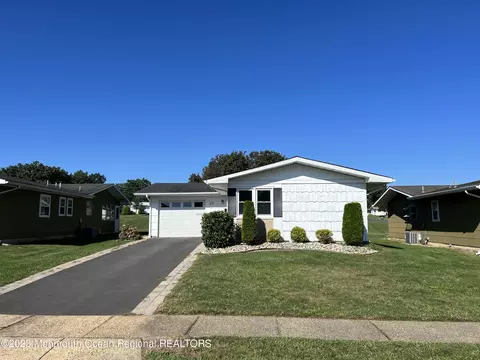 29 Whitman St, Brick, NJ 08724