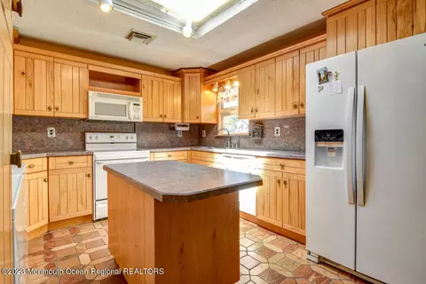 40 Holly Ct E, Brick, NJ 08723 photo 11