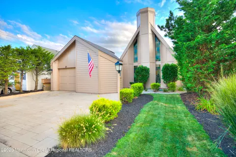 37 Egbert St, Bay Head, NJ 08742