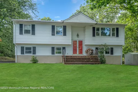 74 Willow Dr, Jackson, NJ 08527
