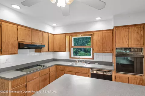 74 Willow Dr, Jackson, NJ 08527 photo 4