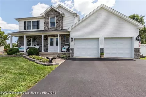 52 Pelican Dr, Bayville, NJ 08721