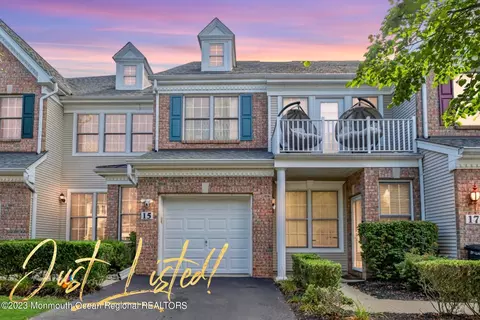 15 Fells Dr, Manalapan, NJ 07726