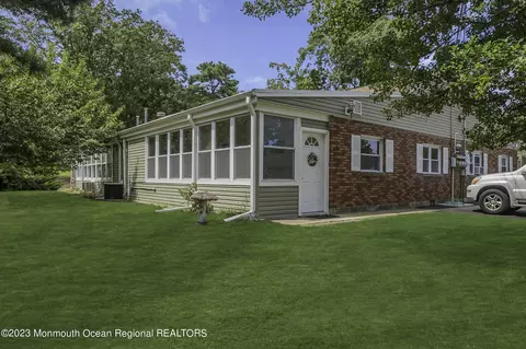 2 Walnut St # B, Toms River, NJ 08757