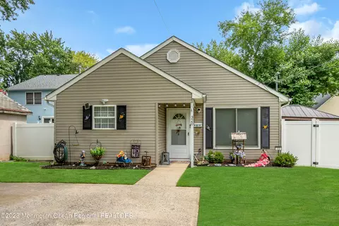 320 Laurel Ave, Keansburg, NJ 07734