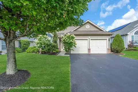 432 Monticello Ln, Lakewood, NJ 08701