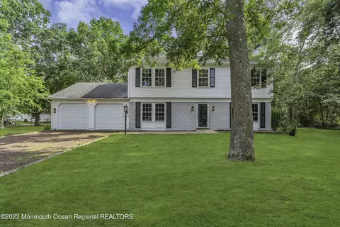 3 Riverwood Ct, Toms River, NJ 08757