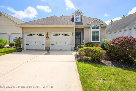 81 Summerhill Dr, Manahawkin, NJ 08050