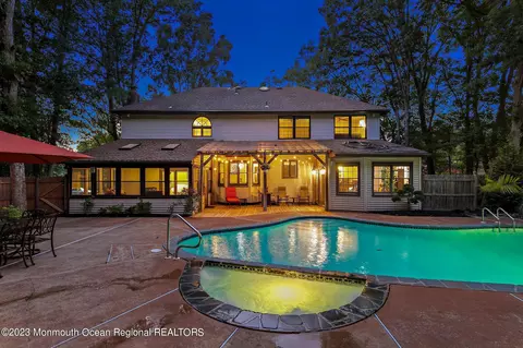30 E Red Oak Dr, Voorhees, NJ 08043