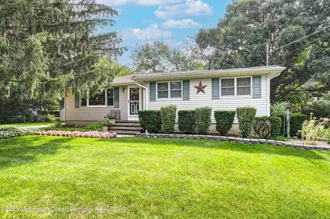 31 Laurel Ave, Jackson, NJ 08527