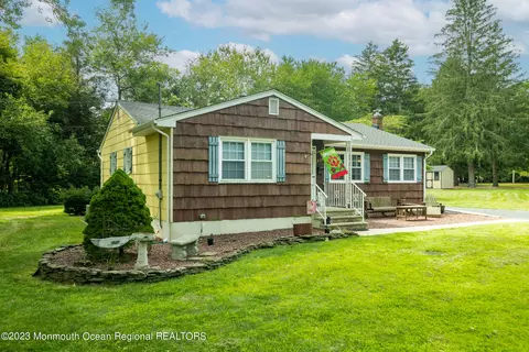 839 Hulses Corner Rd, Howell, NJ 07731