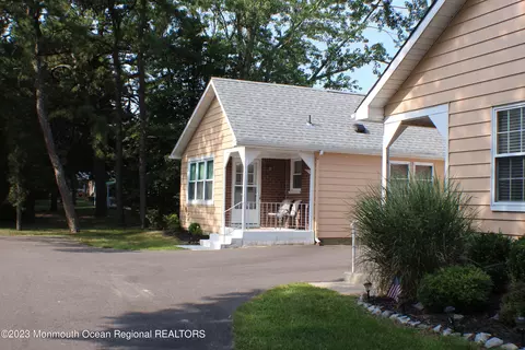 1 Hale Ln # D, Whiting, NJ 08759