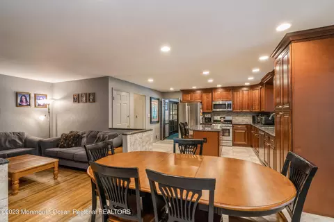 194 Pease Rd, Manalapan, NJ 07726