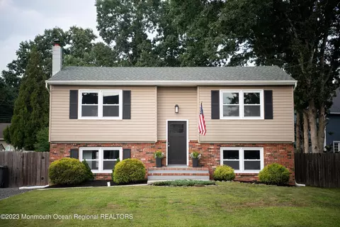 1050 Buccaneer Ln, Stafford, NJ 08050