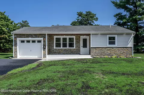 22 Brian Ct, Berkeley, NJ 08721