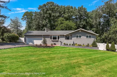 566 East Rd, Belford, NJ 07718