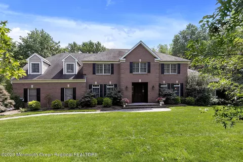 53 Strauss Dr, Shrewsbury, NJ 07702