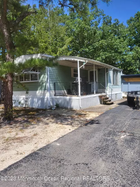 11 Panda Ln, Whiting, NJ 08759