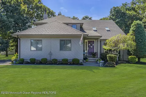 73 Chestnut Ct, Brick, NJ 08723