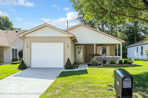 1497 Forelle Ln, Toms River, NJ 08755