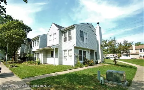 160 Debbie Ln, Lakewood, NJ 08701
