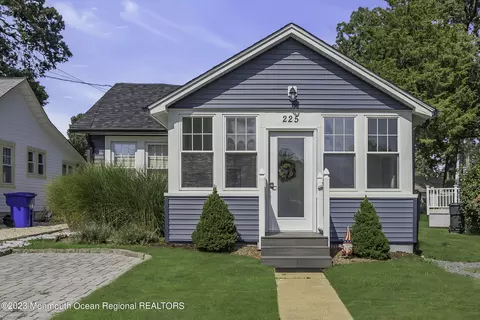 225 Swan Blvd, Toms River, NJ 08753