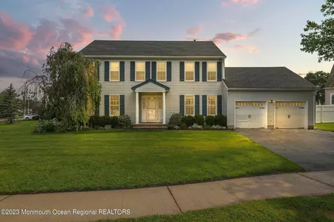 31 Daniel Dr, Hazlet, NJ 07730