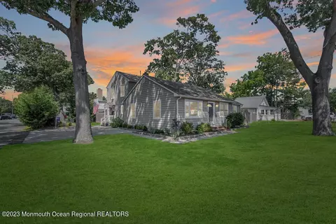 213 Central Ave, Island Heights, NJ 08732