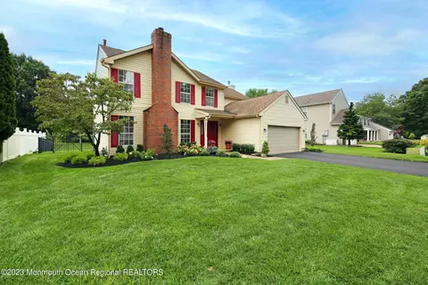 40 Branson Dr, Lincroft, NJ 07738