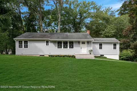 67 Leedsville Dr, Lincroft, NJ 07738
