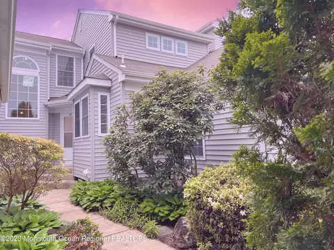 4 Rutherford Hayes Dr # B, Monroe, NJ 08831