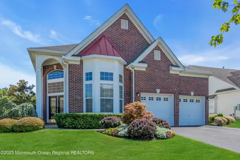79 Honeysuckle Dr, Manahawkin, NJ 08050