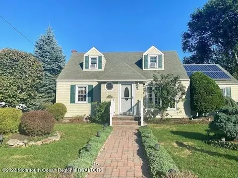 139 9th St, Belford, NJ 07718