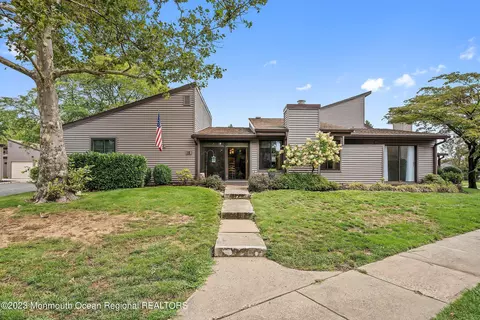 18 Eastport Ct, Red Bank, NJ 07701
