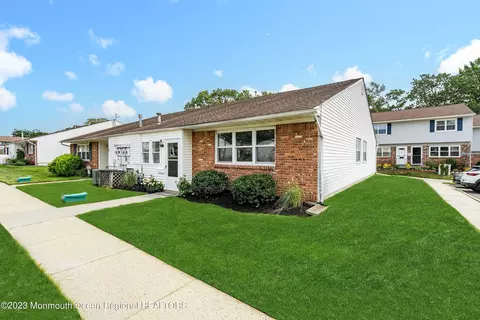 31 Galewood Dr, Matawan, NJ 07747