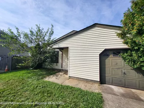 27 Passaic St, North Middletown, NJ 07748