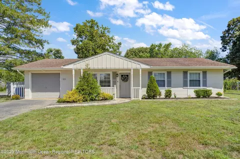 301 Predmore Ave, Lanoka Harbor, NJ 08734