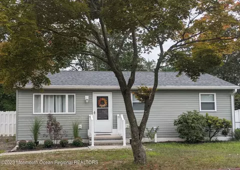 329 Constitution Dr, Forked River, NJ 08731